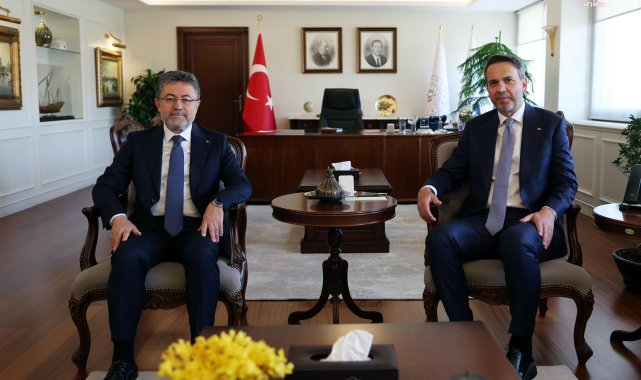 Enerji ve Tabii Kaynaklar Bakanı Bayraktar, Tarım ve Orman Bakanı Yumaklı ve AK Parti milletvekilleri ile bir araya geldi