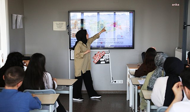 Eyüpsultan Belediyesi'nden YKS maratonunda gençlere destek