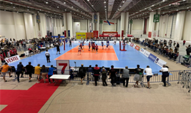 Festival Voleybol heyecanı Fuar İzmir'de sürüyor