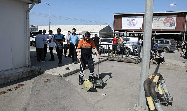 İBB'nin kurban kesim alanlarında hijyen ekipleri bayram boyunca görev başında