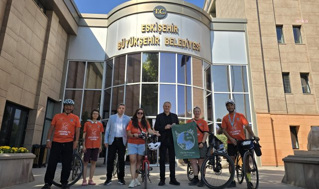 İklim için pedal çeviren bisikletçilerden Eskişehir Büyükşehir Belediyesi'ne ziyaret