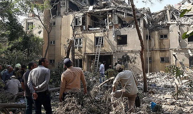 İsrail: Gece saatlerinde 70'ten fazla savaş uçağı Tahran'da 40 noktayı vurdu
