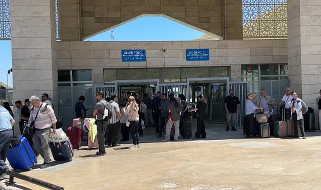 İsrail-İran savaşı 7'nci gününde Umman, İran'daki vatandaşlarını tahliye ediyor
