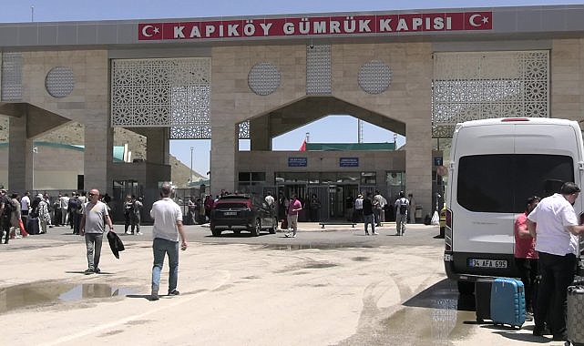 İsrail-İran savaşı nedeniyle Van'daki Kapıköy Gümrük Kapısı'nda yoğunluk oluştu