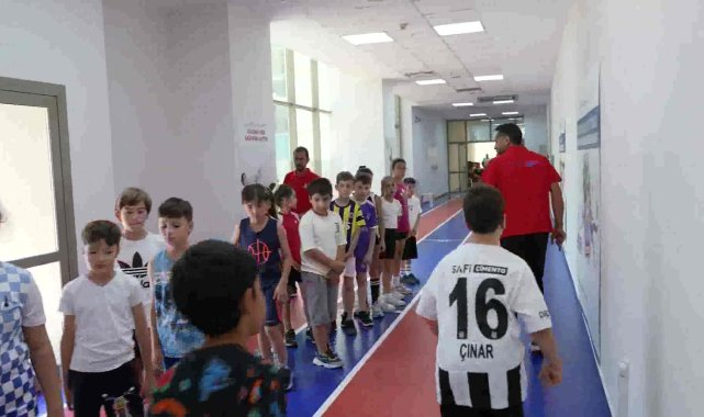 İzmir Büyükşehir Belediyesi, yetenekli çocuklara "tam yol ileri" diyor
