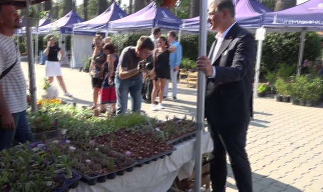 İzmir'in Kültürpark'ı çiçek açtı