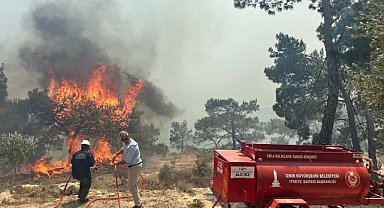 Karaburun'da orman yangınının yerleşim yerlerine sıçramaması için yoğun mesai