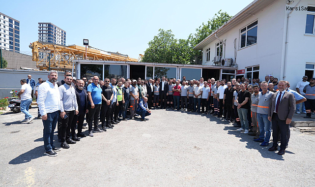 Kartal Belediye Başkanı Gökhan Yüksel, belediye çalışanları ile bayramlaştı
