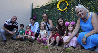 Kartallı kreş öğrencileri, fidanları toprakla buluşturdu