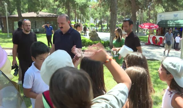 Konyaaltı Belediye Başkanı Kotan'dan çocuklara karne hediyesi dondurma ikramı