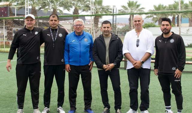 Kuşadası Belediyesi, amatör kulüplerin altyapısına destek olmaya devam ediyor