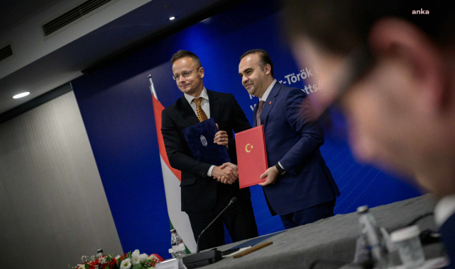 Macaristan Dışişleri Bakanı Szijjarto ve Sanayi ve Teknoloji Bakanı Kacır, Macaristan'a gaz sevkiyatının artırılmasını öngören anlaşmayı imzaladı