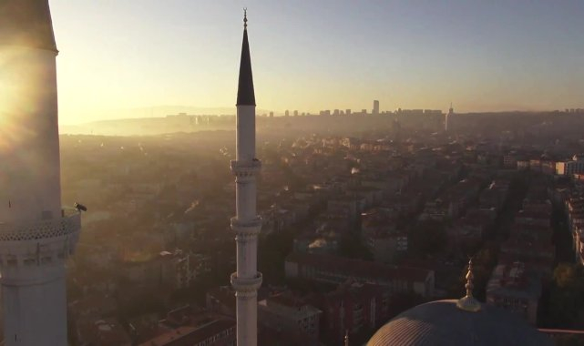 Mansur Yavaş: "Bayramı bayram yapan; birlikte atılan adımlar, paylaşılan lokmalar, bir tebessümde buluşan gönüllerdir"