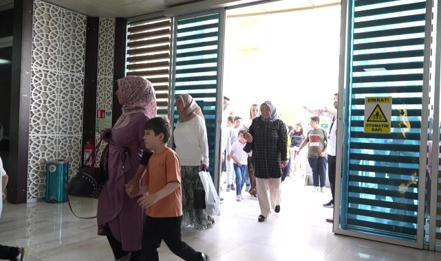 Mersin Büyükşehir Belediyesi Şehir Tiyatrosu, perdelerini Erdemlili çocuklar için açtı