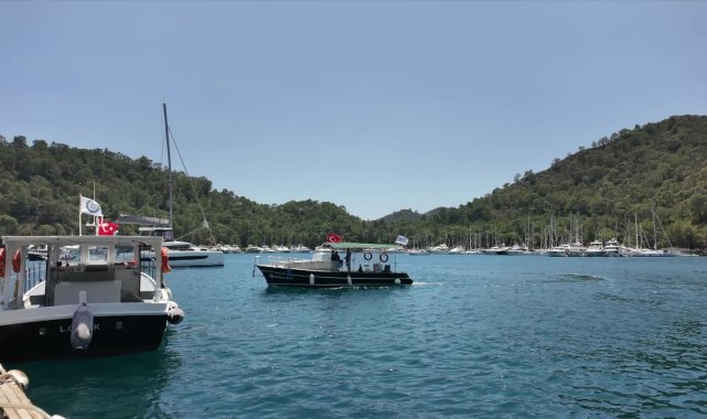 Muğla Büyükşehir Belediyesi, atık alım tekneleriyle koyları temiz tutuyor