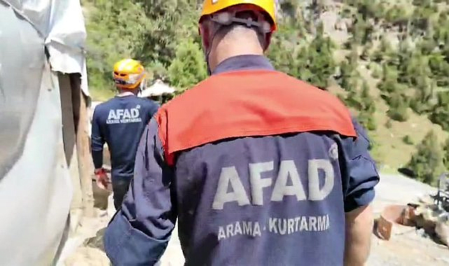 Oltu'da taş ocağında meydana gelen göçükte 3 işçi hayatını kaybetti