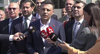 Özgür Çelik'ten sevk görüntülerine tepki: Darbe dönemini yansıtan görüntü, masumiyet karinesi yok ediliyor
