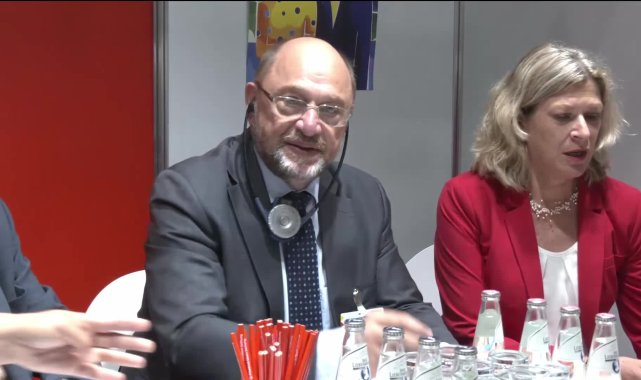 Özgür Özel Berlin'de, Friedrich Ebert Vakfı Başkanı Schulz ile görüştü