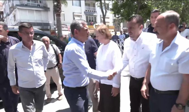Özgür Özel ile Nurcan Zeyrek, Manisa'da taziyeleri kabul ediyor