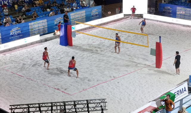 Plaj Voleybolu'nun kalbi Aydın Tekstil Park'ta atıyor