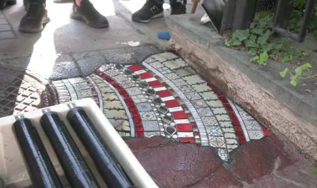 Sanat ve geri dönüşüm Çankaya sokaklarında buluştu: Kaldırımlar Fransız sanatçı Ememem'le renkleniyor