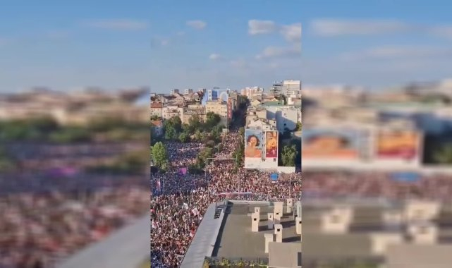 Sırbistan'da Cumhurbaşkanı Vucic karşıtı protestolarda çatışma: Polis, çok sayıda göstericiyi gözaltına aldı