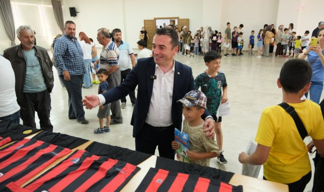 Sivrihisar Belediye Başkan Dökmeci'den çocuklara karne hediyesi