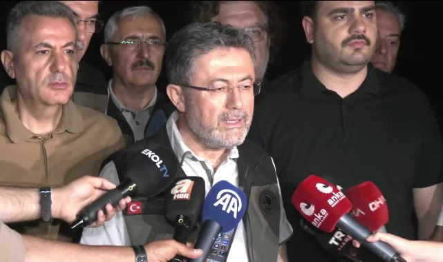 Tarım ve Orman Bakanı Yumaklı İzmir'de yangın bölgesinde: "Akhisar, İzmir-Kuyucak ve İzmir-Doğanbey'de yangınlar devam ediyor"
