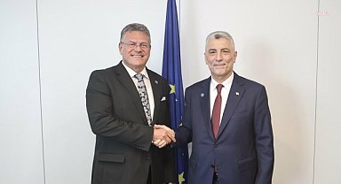 Ticaret Bakanı Bolat, AB Ticaret ve Ekonomik Güvenlik Komisyoneri Sefcovic ile bir araya geldi 