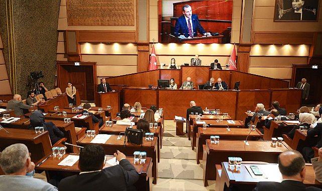 Tombaş, CHP’li İBB yönetimi, metro reklamı pankartı yaptığı kadar metro hattı yapmadı