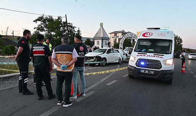 Yozgat'ta iki otomobil çarpıştı: Karı koca hayatını kaybetti, bir kişi yaralandı