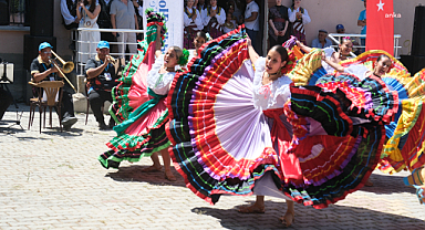 9. Uluslararası Nasreddin Hoca Kültür ve Sanat Festivali, 'göle maya çalma' etkinliğiyle başladı