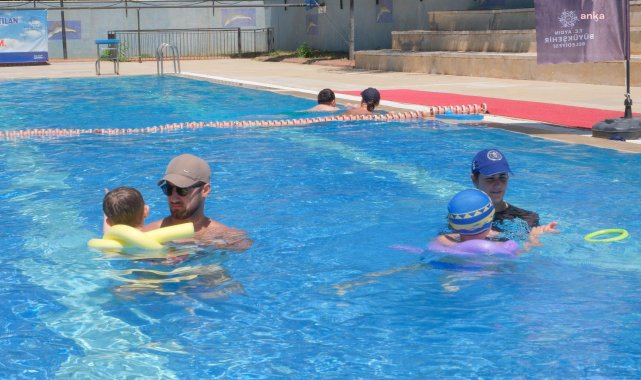 Aydın Büyükşehir Belediyesi'nin otizmli çocuklar için yüzme kursu devam ediyor