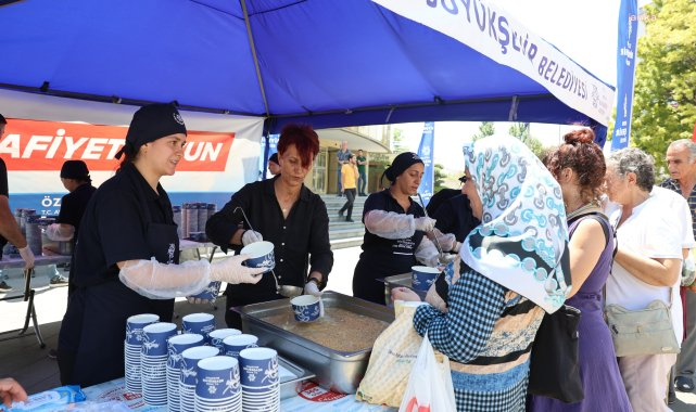 Aydın Büyükşehir Belediyesi, üç ilçede 6 bin 500 kişilik aşure dağıttı