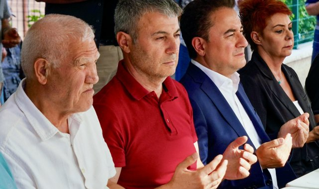 Babacan'dan orman yangınında hayatını kaybeden Bayram Eren Arslan'ın ailesine taziye ziyareti
