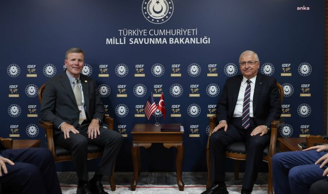Bakan Güler, IDEF 2025 Fuarı'nda ATBR Başkanı James Jones ve Irak Savunma Bakanı El-Abbasi ile görüştü