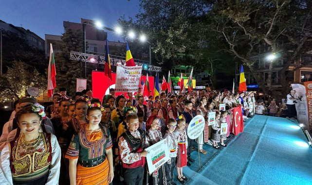 Bandırma Belediye Başkanı Mirza: "Uluslararası Halk Dansları Festivali, izleyenlere unutulmaz bir gece yaşattı"