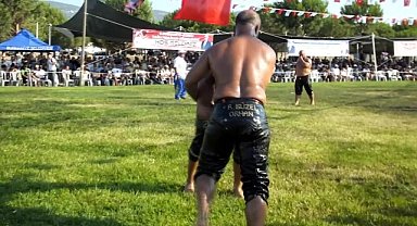 Burhaniye'de 9. Kızıklı Yağlı Güreşleri'ne 314 pehlivan katıldı 