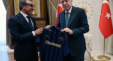 Cumhurbaşkanı Erdoğan, Fenerbahçe'nin yeni sponsoru Chobani'nin kurucusu Hamdi Ulukaya'yı kabul etti
