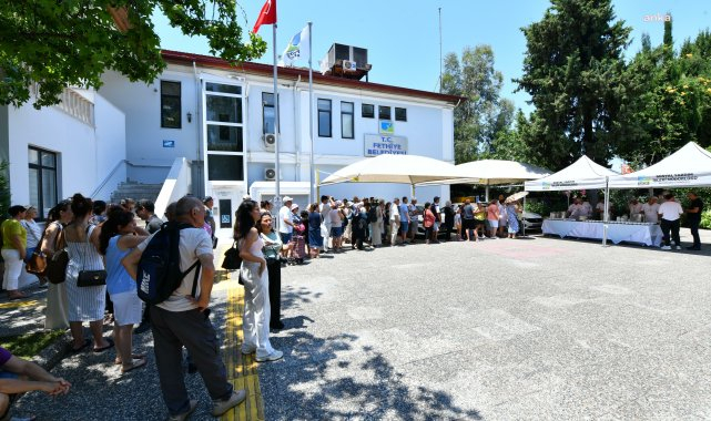 Fethiye Belediyesi'nden vatandaşlara aşure ikramı