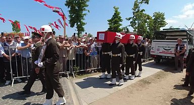 Hatay'da sıvı kaybından şehit olan er Semih Erdoğan, memleketi Giresun'da son yolculuğuna uğurlandı