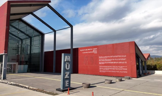İzmir'in en eski yerleşim alanı Yeşilova Höyüğü'nde yeni kazı dönemi başladı