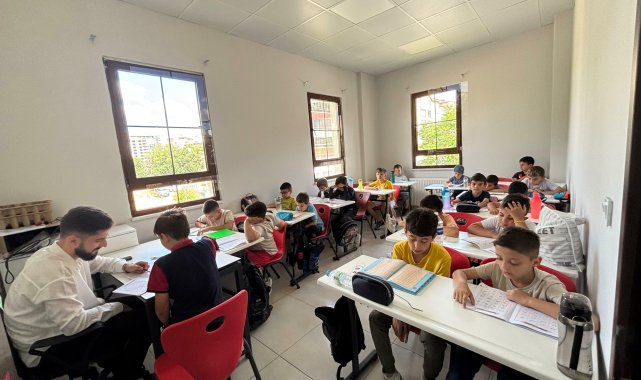 Kahramankazan Belediyesi'nin kültür evlerinde yaz okulu programları başladı
