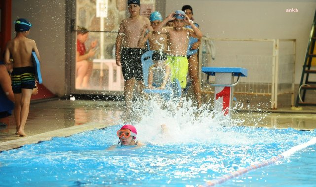 Karşıyaka Belediyesi Yüzme Havuzu'na modern dokunuş