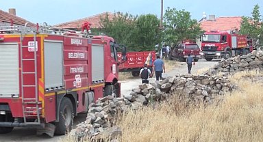 Kırıkkale'de anız yangını köye sıçradı, 250 dönüm tarım arazisi ve 2 ahır kül oldu