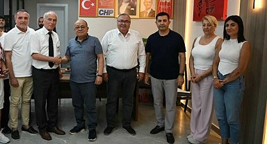Kuşadası'nda TEP'den istifa edip CHP'ye katılanlar için tören düzenlendi 