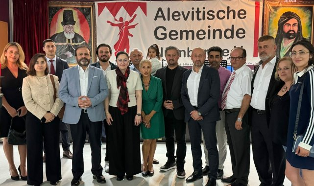 Nürnberg'de düzenlenen aşure gününde barış, dostluk ve sevgi mesajları paylaşıldı