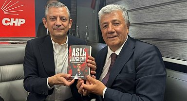 Özgür Özel'den "Asla Vazgeçme" kitabının yazarı Mustafa Balbay'a teşekkür 