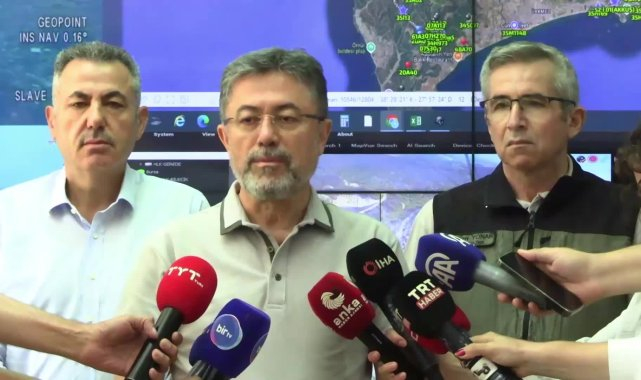 Tarım ve Orman Bakanı Yumaklı: "6 yangın şu anda devam ediyor. Seferihisar ve Menderes yangınlarını oldukça kolayladık"