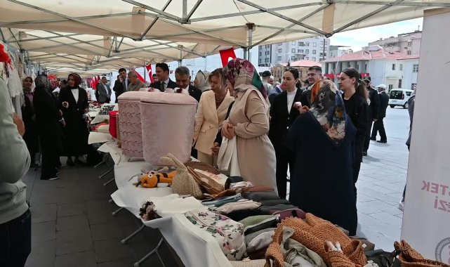 Yozgat'ta ev hanımları hazırladıkları el işlerini görücüye çıkardı
